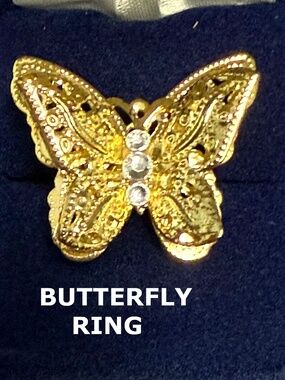 BUTTERFLY RING, ADJUSTABLE, GOLD TONE, WINGS IN TWO LEVELS, WITH 3 GLASS CRYSTAL